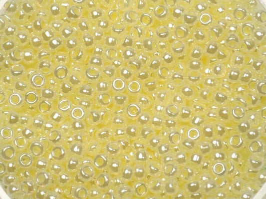 10g Miyuki seed beads 11/0, ceylon butter cream 527, japanese beads high quality, color yellow beads, size 2mm, pastel color rocailles