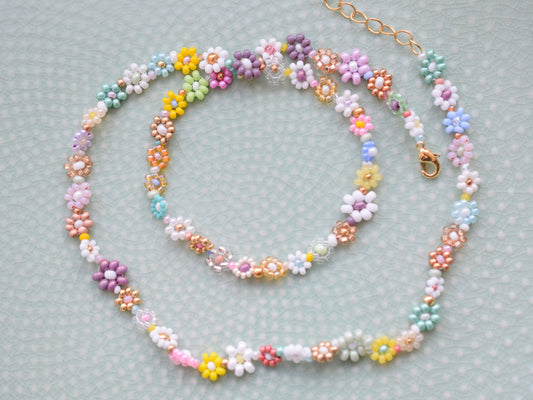 Beaded flower necklace for women, daisy chain, colorful necklace dainty, birthday gift for best friend, Valentines gift for her necklace