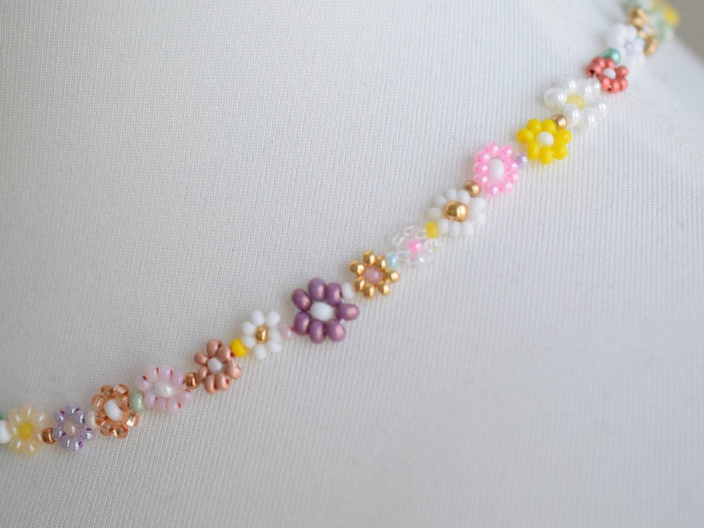 Beaded flower necklace for women, daisy chain, colorful necklace dainty, birthday gift for best friend, Valentines gift for her necklace