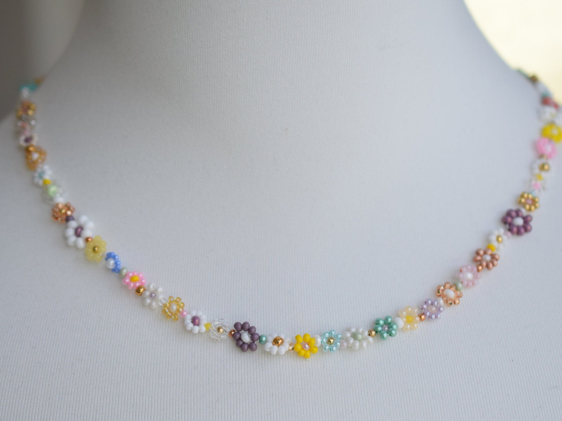 Beaded flower necklace for women, daisy chain, colorful necklace dainty, birthday gift for best friend, Valentines gift for her necklace