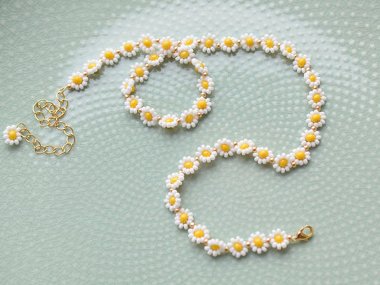 Beaded necklace for women, daisy chain, flower necklace summer, seed beads necklace, unique gifts for women, 24k gold plated, daisy necklace