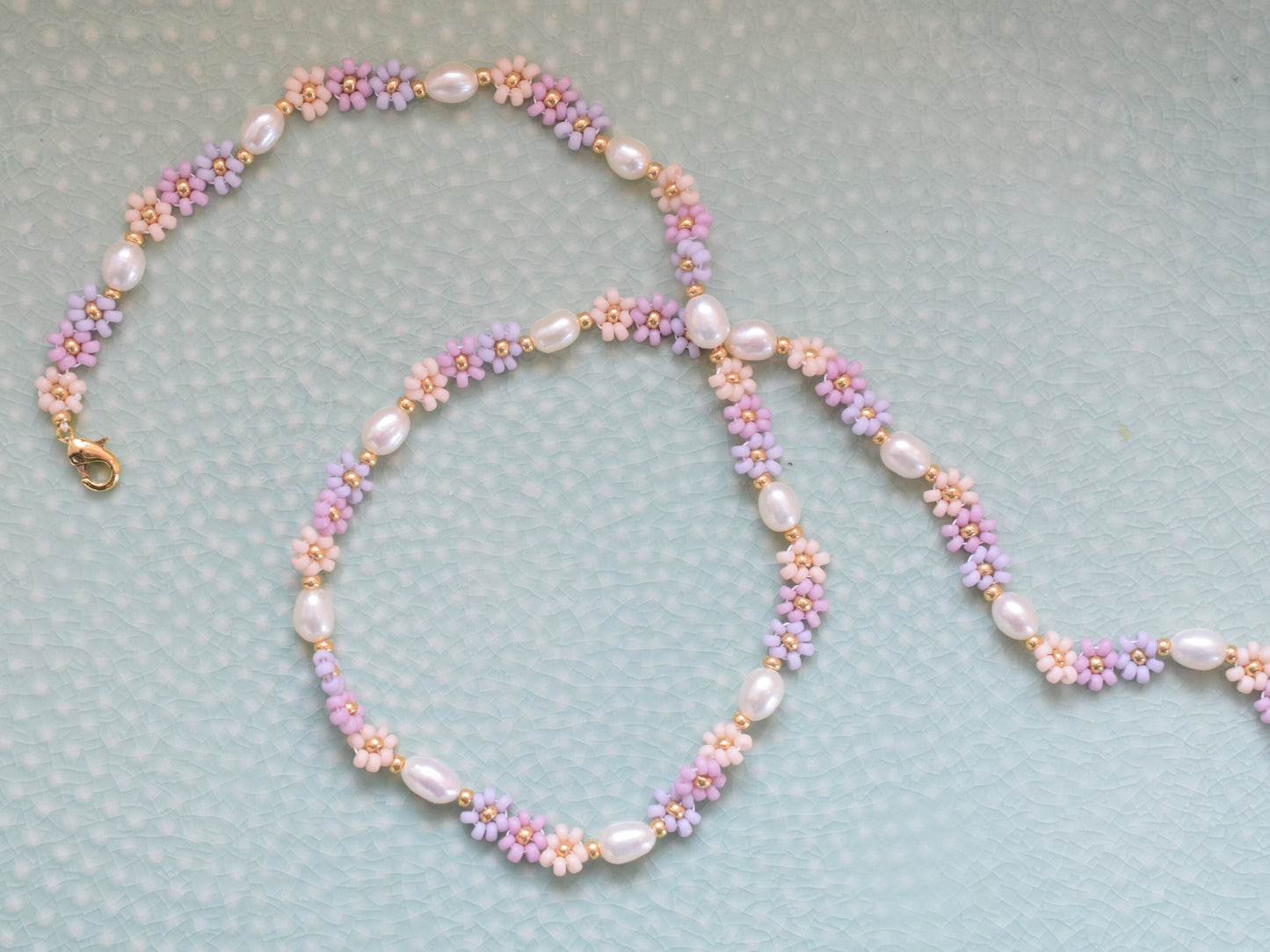 Colorful daisy flower necklace with freshwater pearls, pink and purple beaded necklace, Birthday gift for best friend, boho jewelry ombre