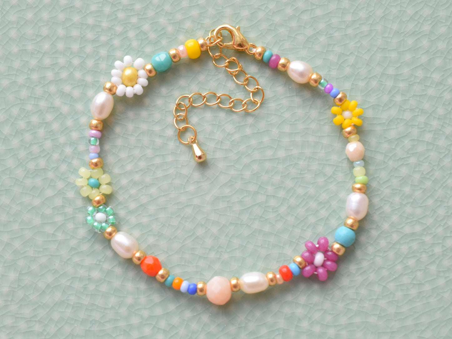 Colorful beaded bracelet for women gifts, freshwater pearl bracelet beads, gift for her, daisy chain, friendship bracelet, daisy bracelet