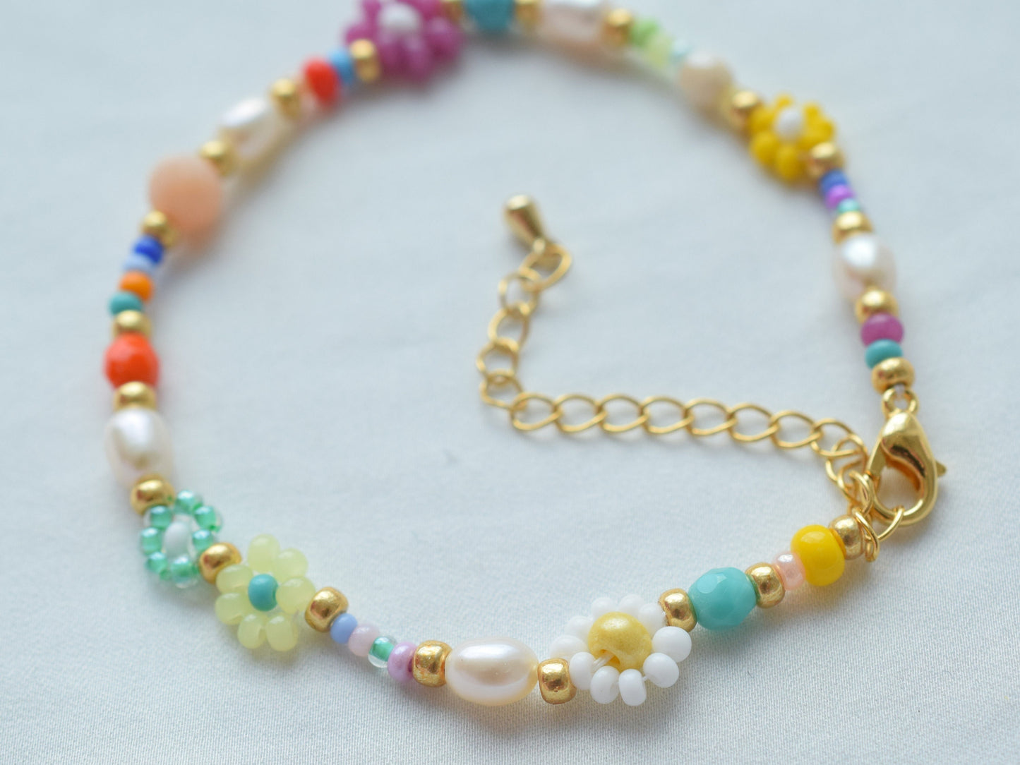 Colorful beaded bracelet for women gifts, freshwater pearl bracelet beads, gift for her, daisy chain, friendship bracelet, daisy bracelet