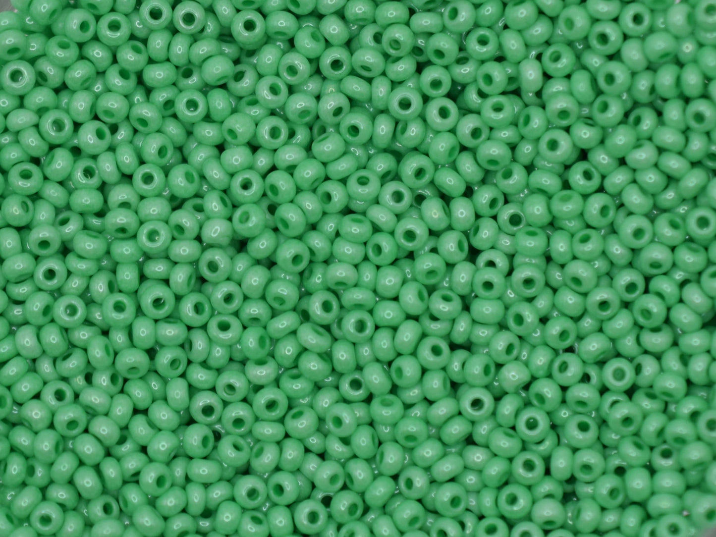 Preciosa Ornela 9/0 green 16356, 20g green dyed chalkwhite sfinx seed beads, bohemian beads, glossy green beads, luster green beads