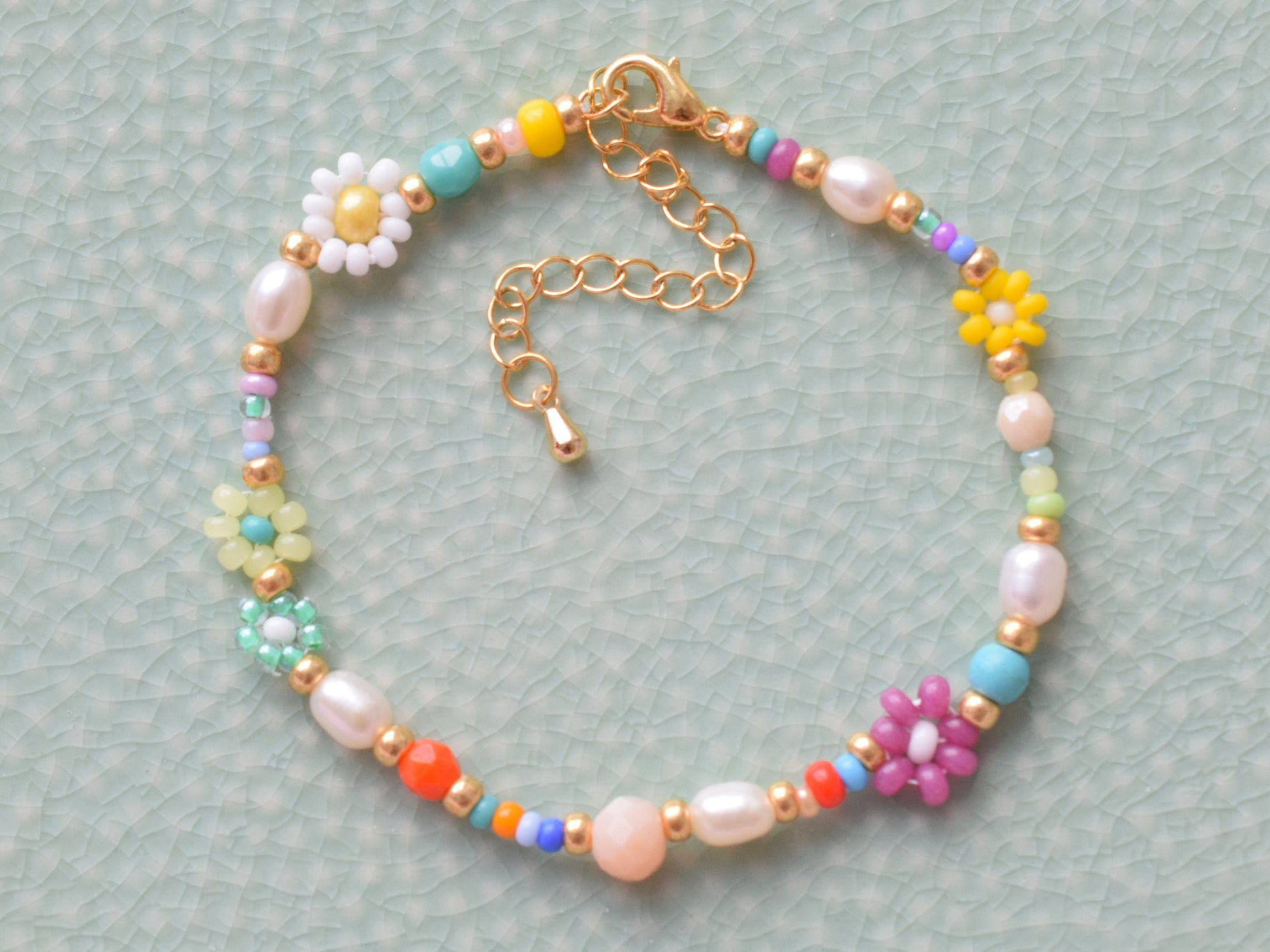 Colorful beaded bracelet for women gifts, freshwater pearl bracelet beads, gift for her, daisy chain, friendship bracelet, daisy bracelet