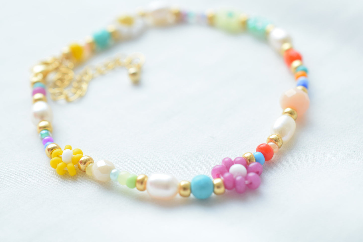 Colorful beaded bracelet for women gifts, freshwater pearl bracelet beads, gift for her, daisy chain, friendship bracelet, daisy bracelet