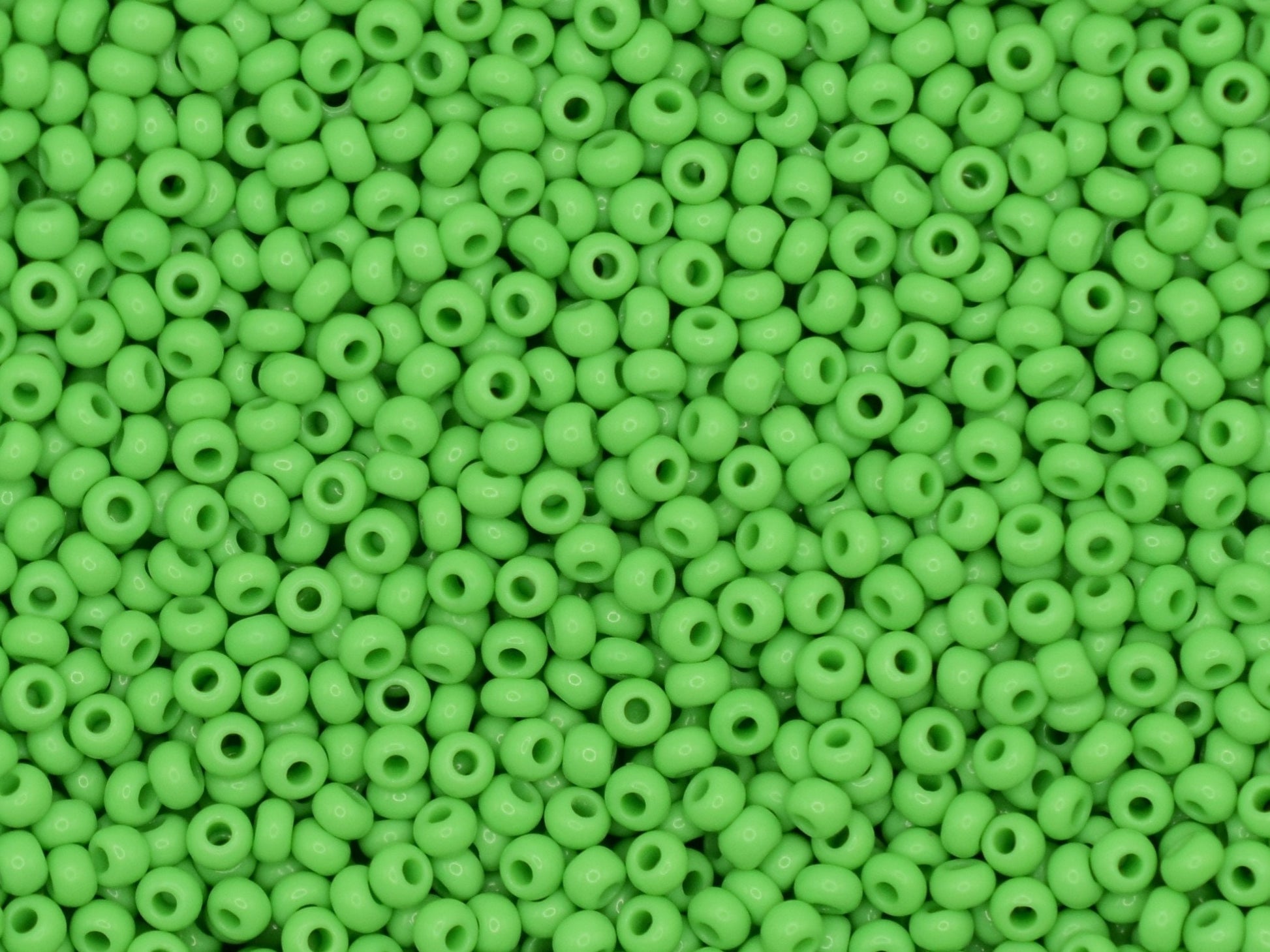 Preciosa Ornela 10/0 opaque green 53210 20g, light green seed beads, bohemian beads, Czech seed beads, glossy green beads