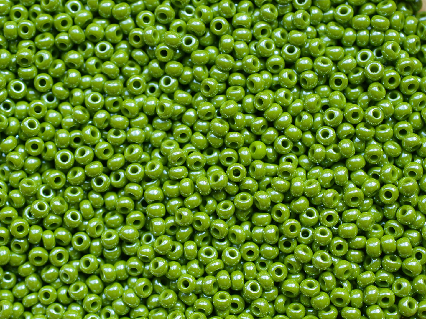 Preciosa Ornela 10/0 opaque green sfinx 58430 20g, olive green seed beads, bohemian beads, Czech seed beads, glossy green beads