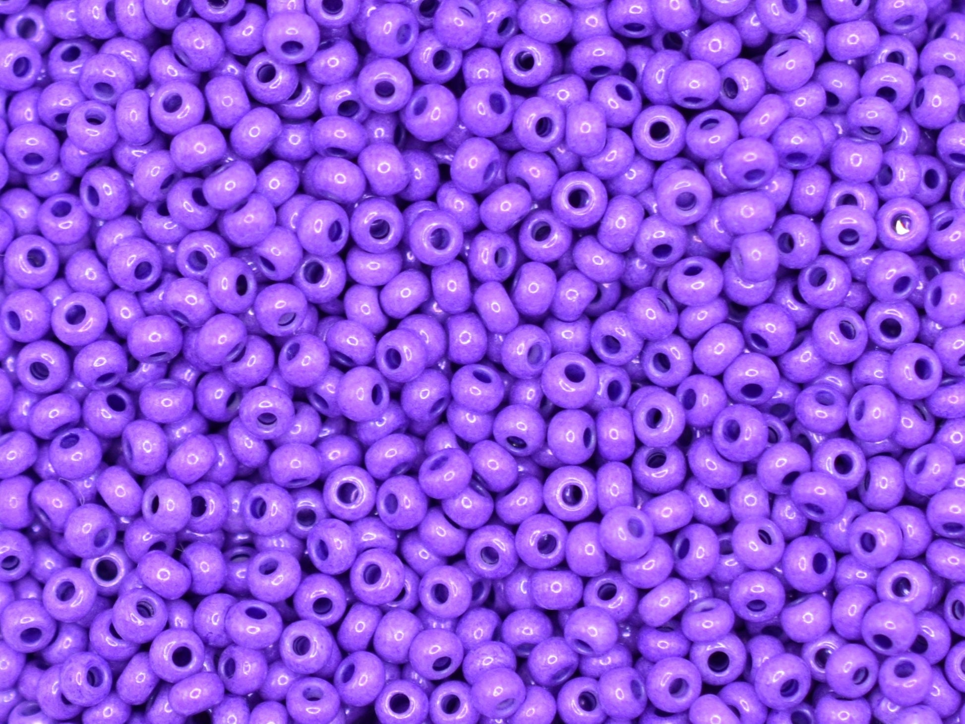 20g Preciosa Ornela violet dyed chalkwhite, sfinx 16328 seed beads 9/0, bohemian beads, glossy purple beads luster, Bohemian glass