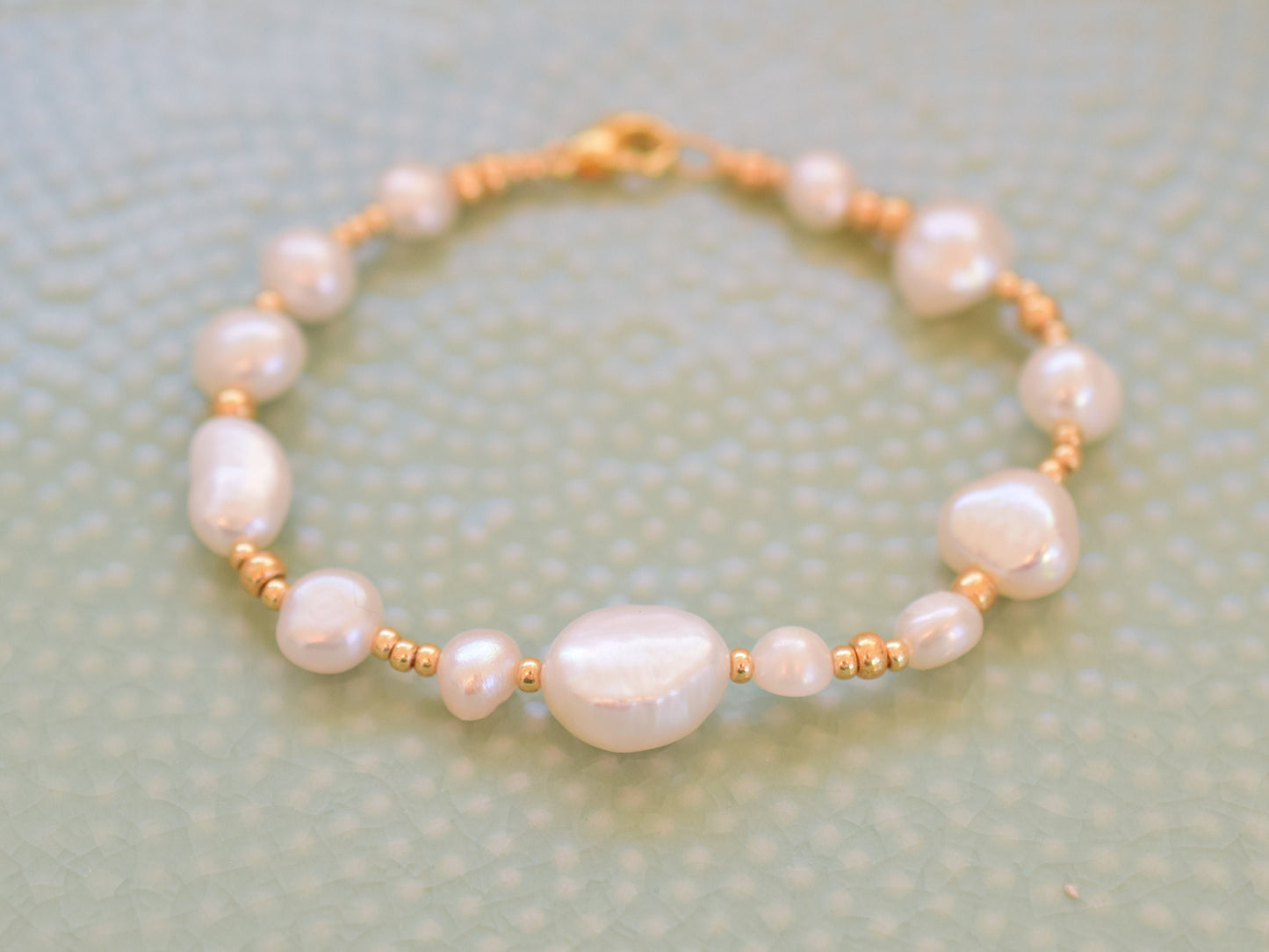 Freshwater pearl bracelet gold, elegant beaded bracelet, Anniversary gift for wife, Christmas gift jewelry, chunky pearl bracelet