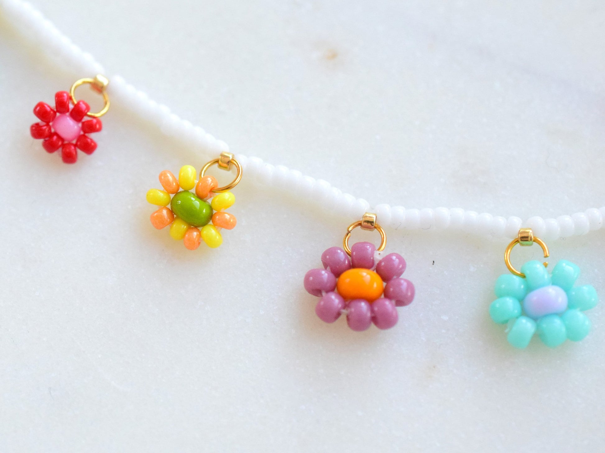 Flower charm necklace, colorful beaded necklace daisy, birthday gift for girlfriend, Valentines gift for her necklace, necklace flower