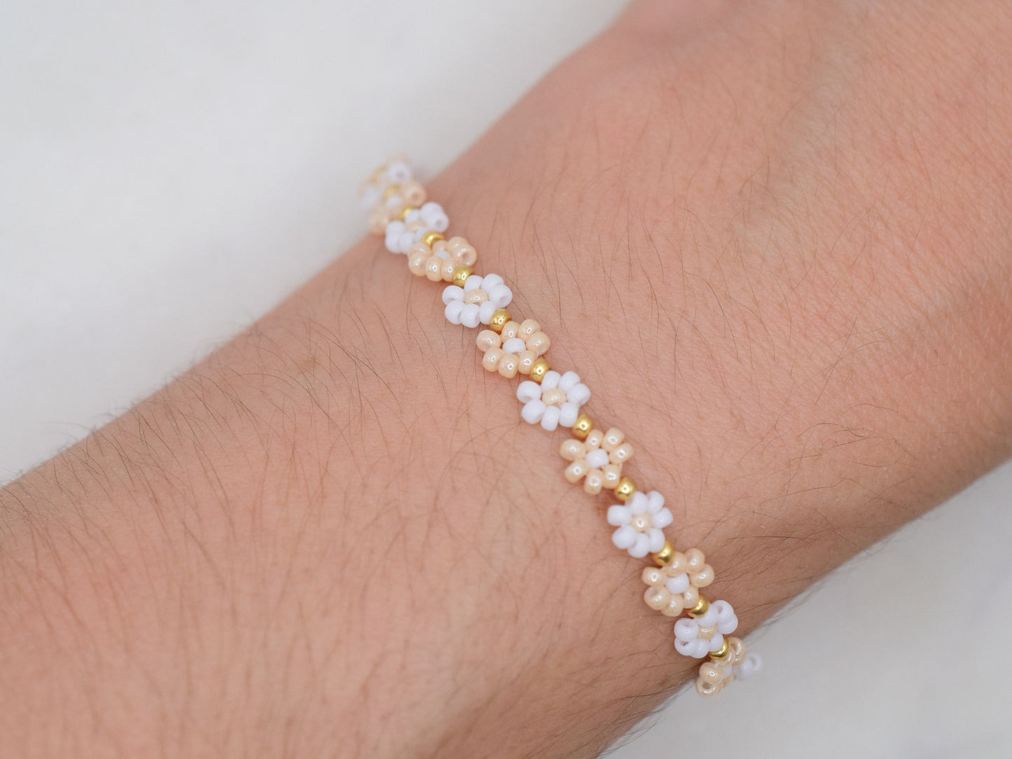 Flower bracelet white and cream, dainty bracelet, simple jewelry, boho jewelry, romantic gifts for girlfriend, Christmas gift for women