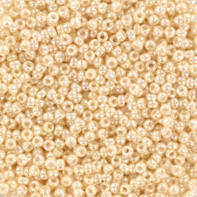 10g Miyuki seed beads 15/0, ceylon antique ivory pearl, color 592, light cream seed beads, size 15 white luster beads, off white beads