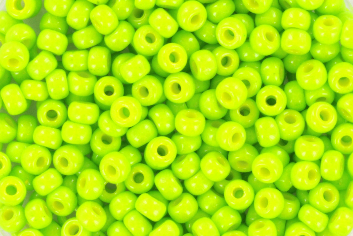 10g Miyuki seed beads 8/0, duracoat opaque kiwi 4471, japanese beads, green beads, size 3mm, bright green Miyuki