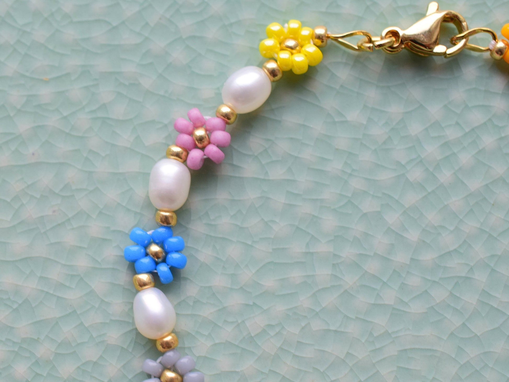 Colorful bead and pearl bracelet, daisy flower bracelet, freshwater pearl bracelet, Valentine bracelet gift, friendship bracelet