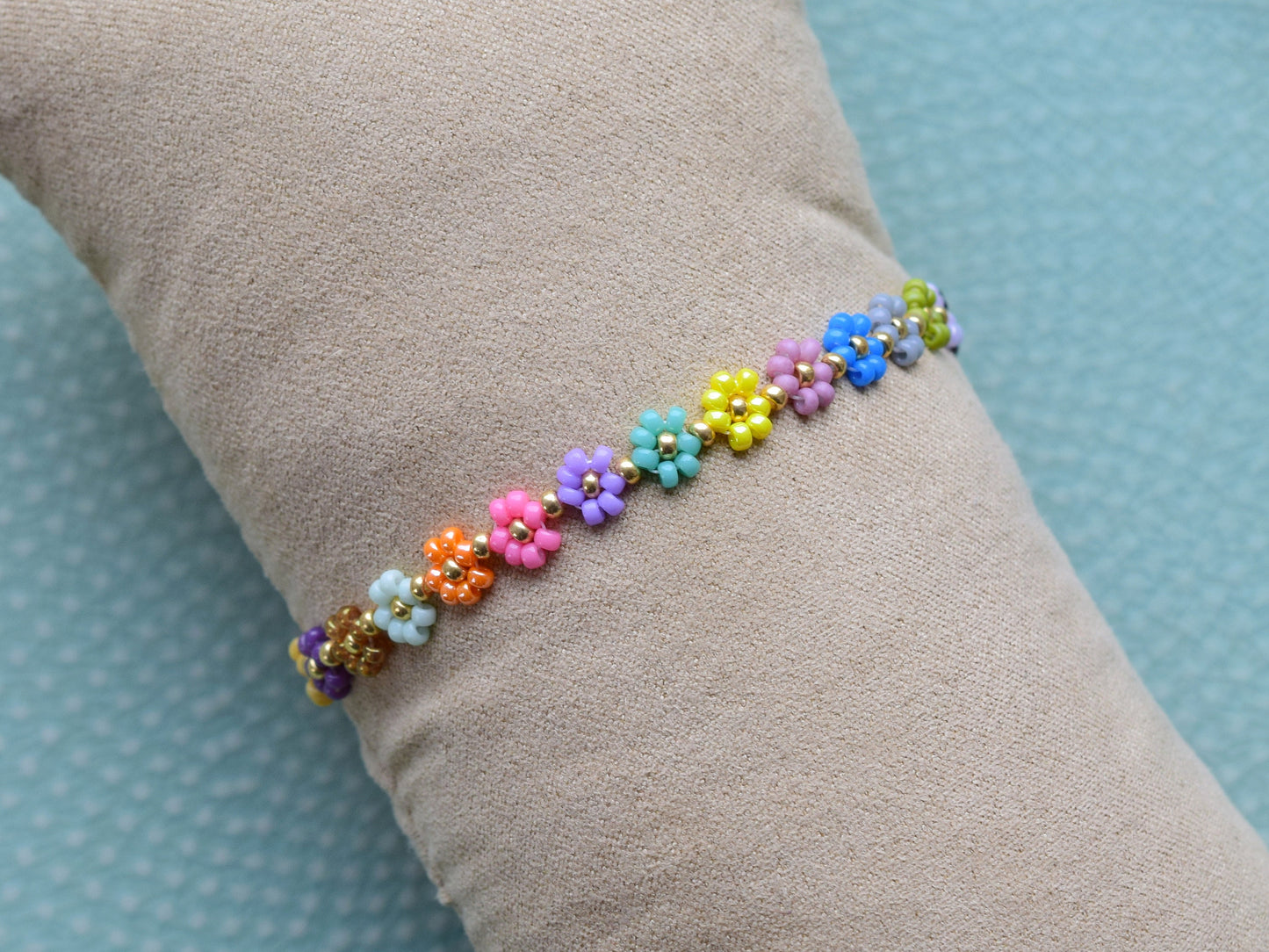 Colorful bead bracelet gold, daisy flower bracelet, friendship bracelet, birthday gift for best friend, Valentine bracelet gift