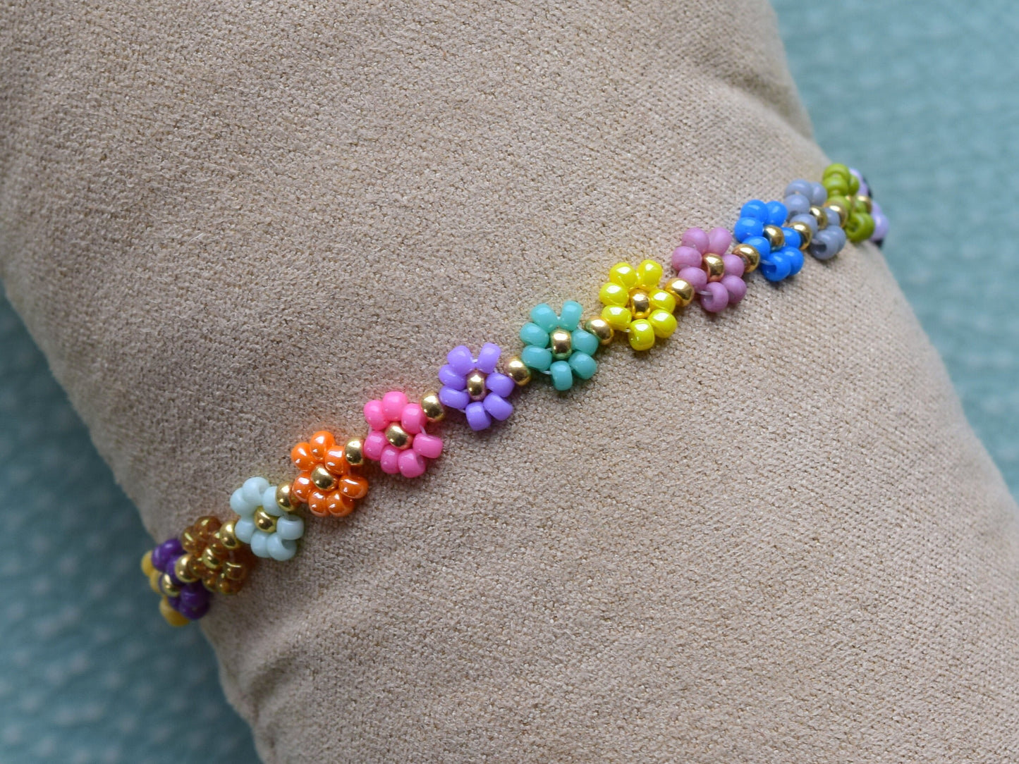 Colorful bead bracelet gold, daisy flower bracelet, friendship bracelet, birthday gift for best friend, Valentine bracelet gift