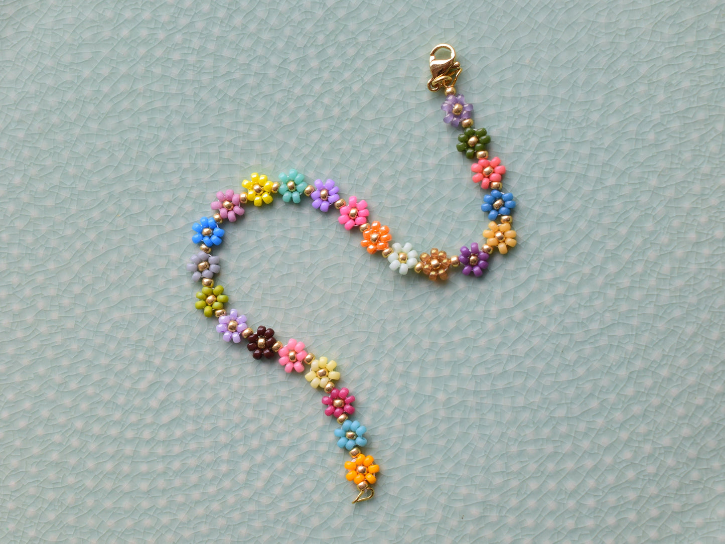 Colorful bead bracelet gold, daisy flower bracelet, friendship bracelet, birthday gift for best friend, Valentine bracelet gift