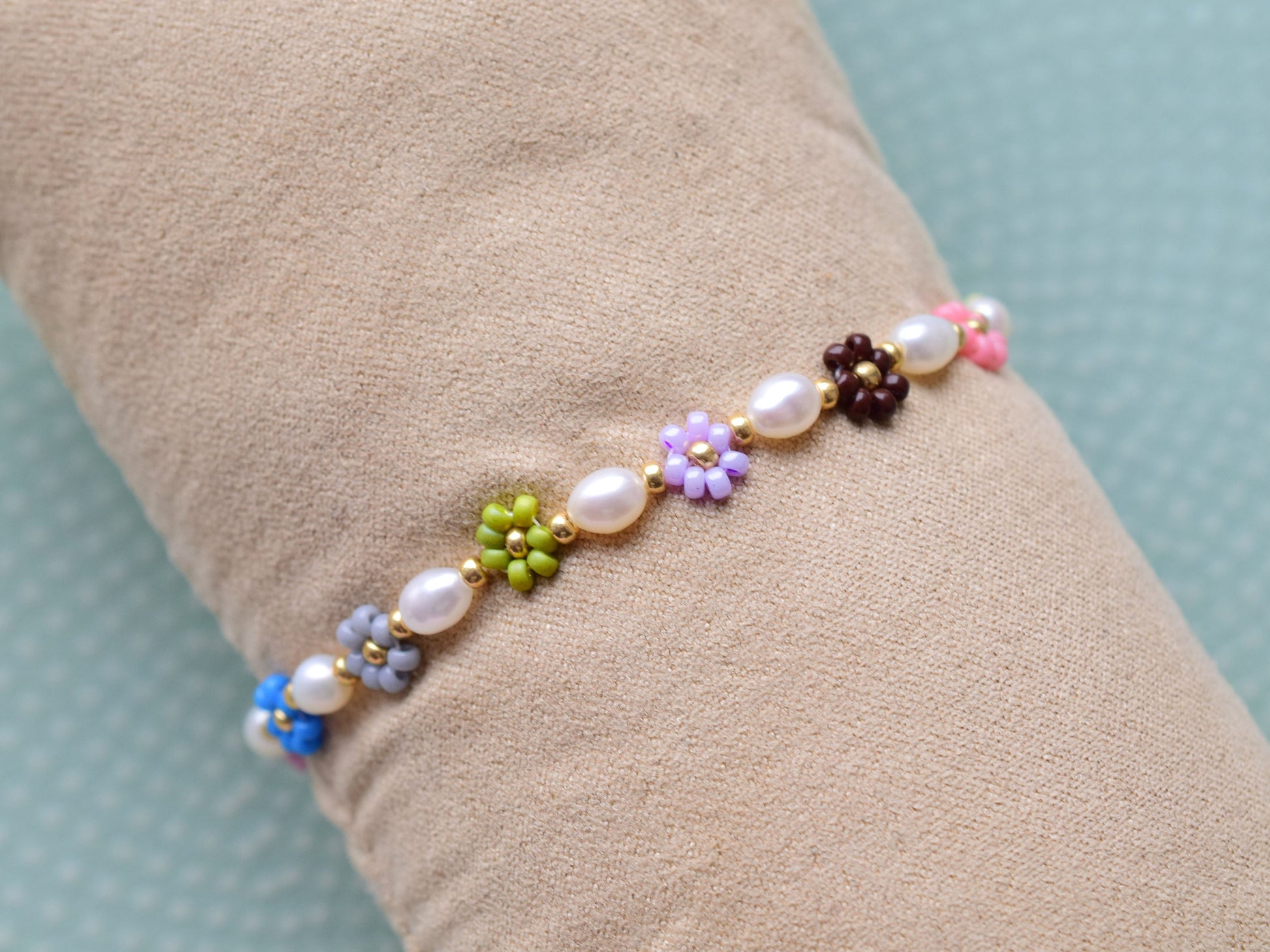 Colorful bead and pearl bracelet, daisy flower bracelet, freshwater pearl bracelet, Valentine bracelet gift, friendship bracelet