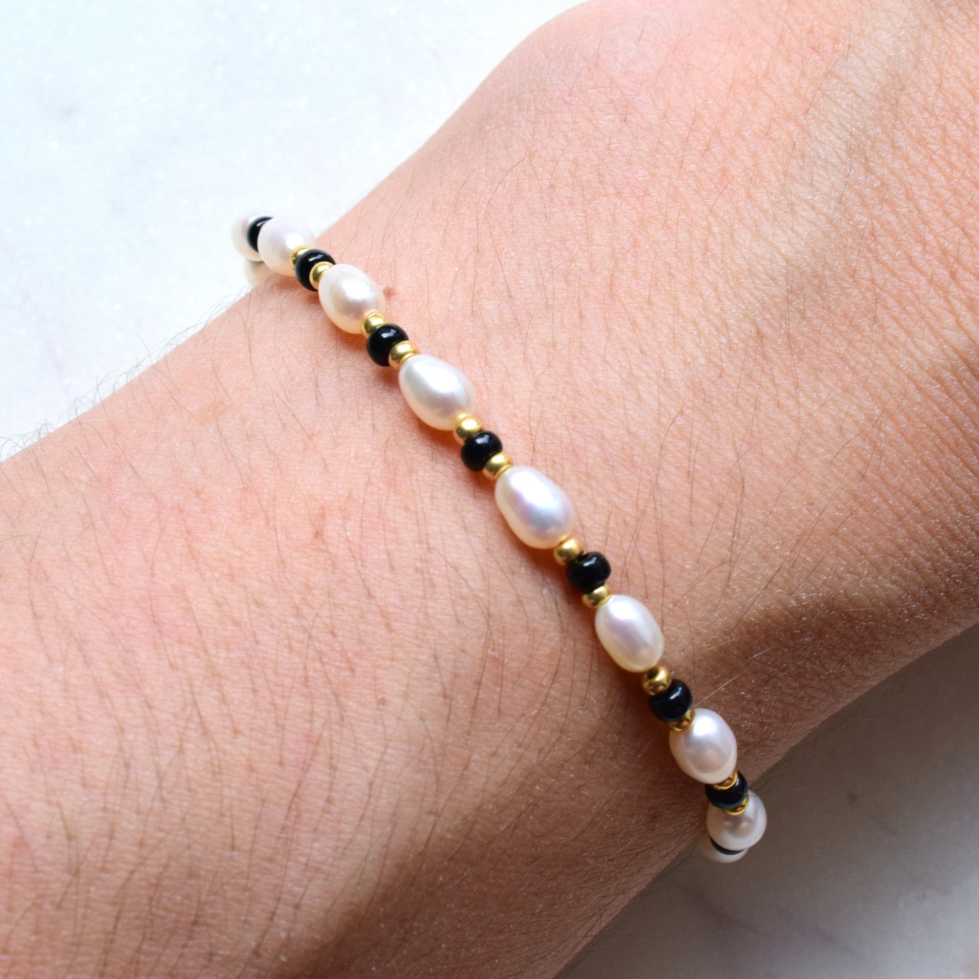 Black and white bead and pearl bracelet, freshwater pearl bracelet for women, timeless jewelry minimalist, Birthday gift for girlfriend,