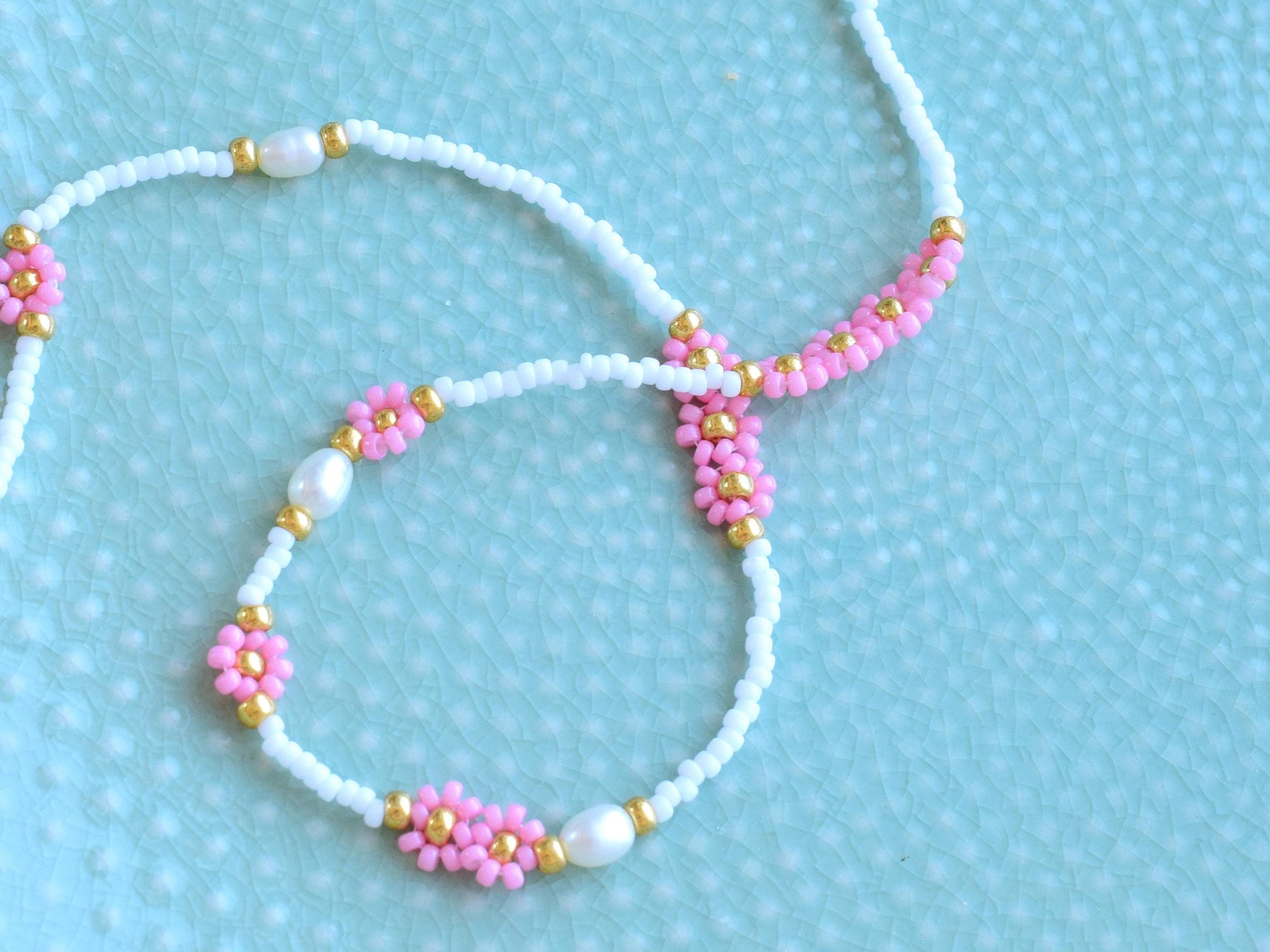 Pink beaded necklace with pearls, daisy necklace, pearl necklace, bridesmaid gift, choker pearl, boho necklace, birthday gift for girlfriend