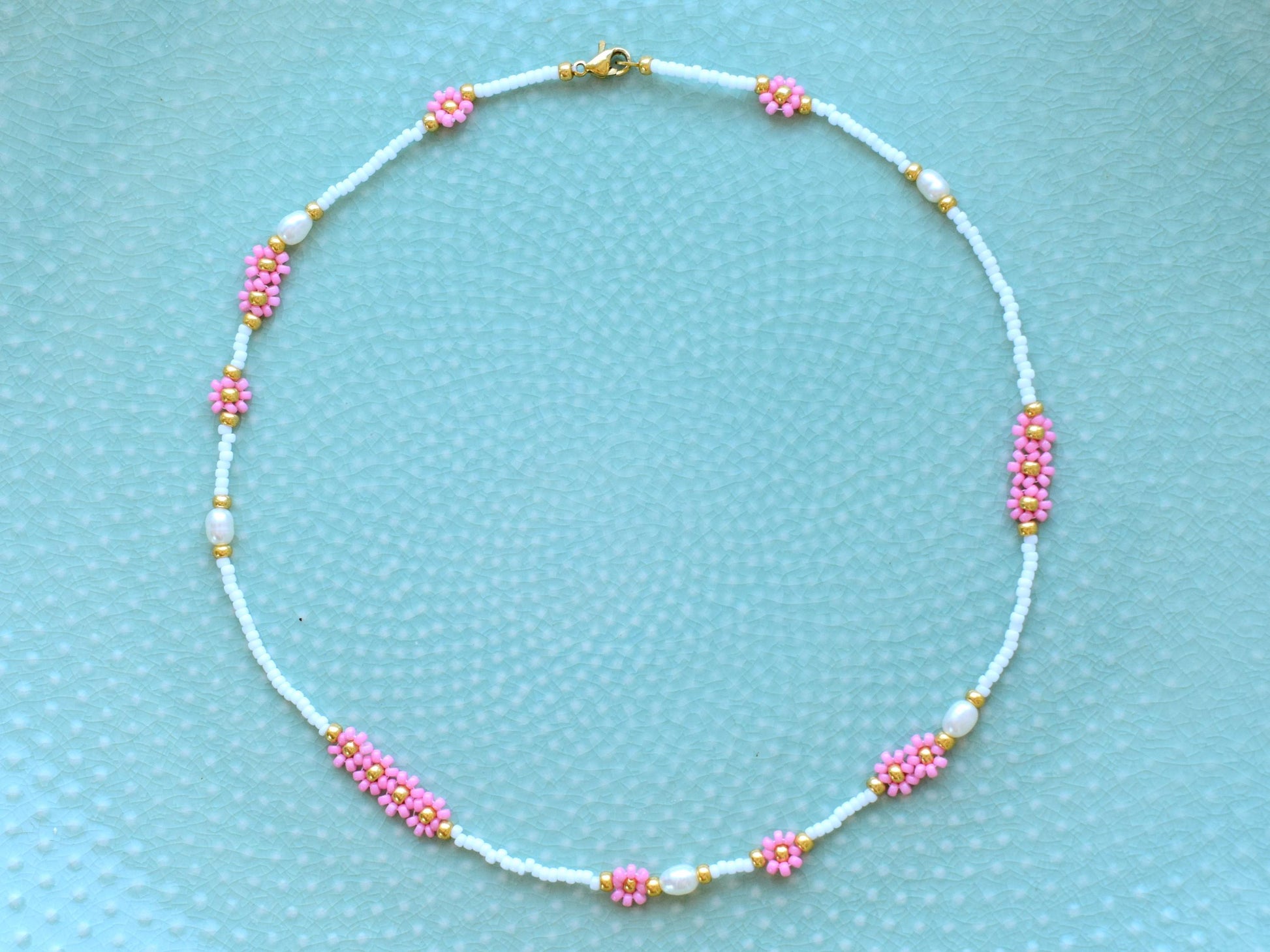 Pink beaded necklace with pearls, daisy necklace, pearl necklace, bridesmaid gift, choker pearl, boho necklace, birthday gift for girlfriend