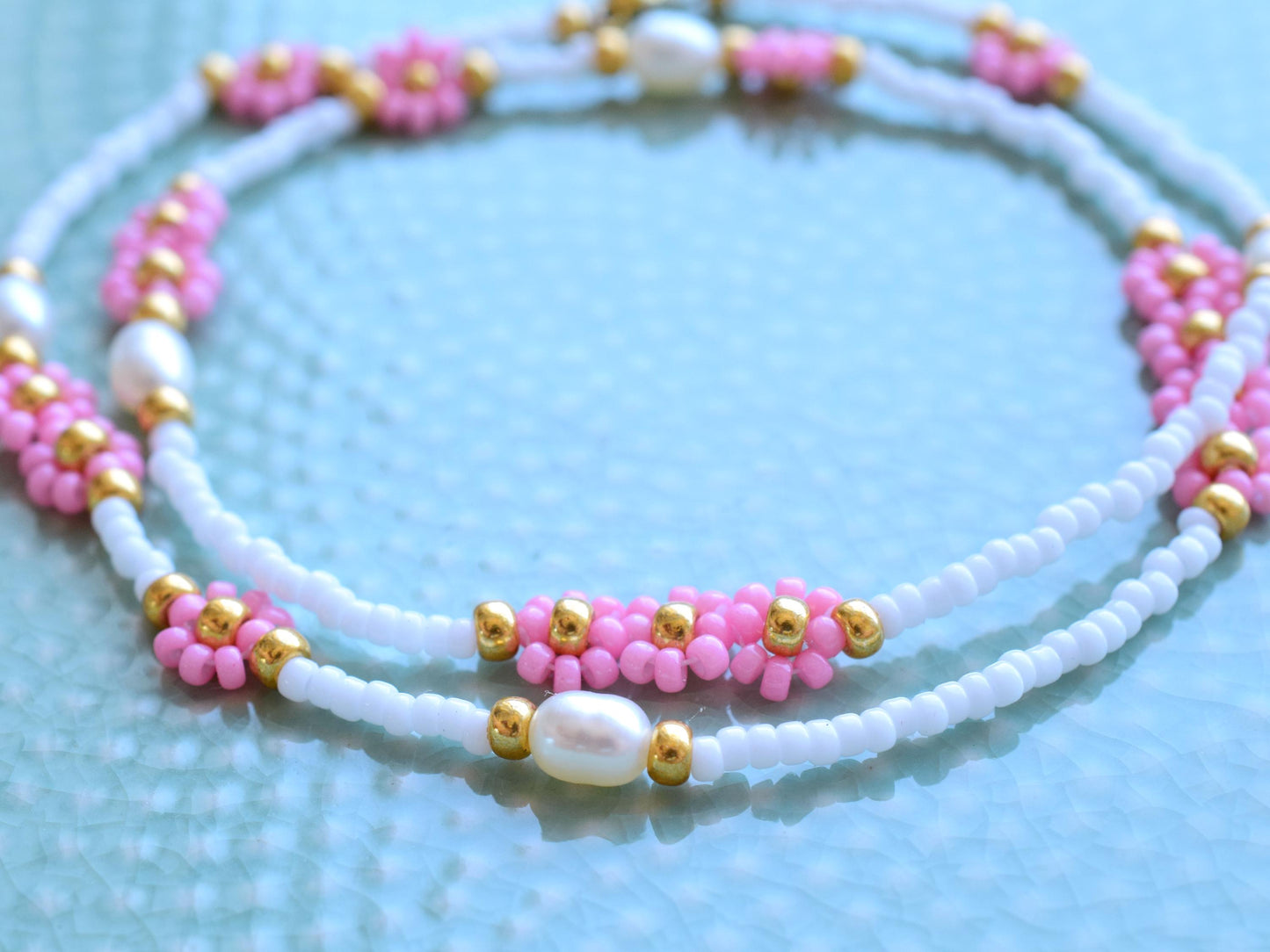 Pink beaded necklace with pearls, daisy necklace, pearl necklace, bridesmaid gift, choker pearl, boho necklace, birthday gift for girlfriend