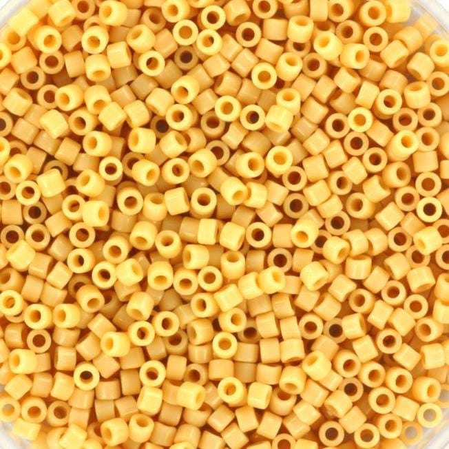 Miyuki Delica beads opaque pear, 5g 11/0 color DB1131, cylindrical beads, beige Miyuki DB 1132, light yellow