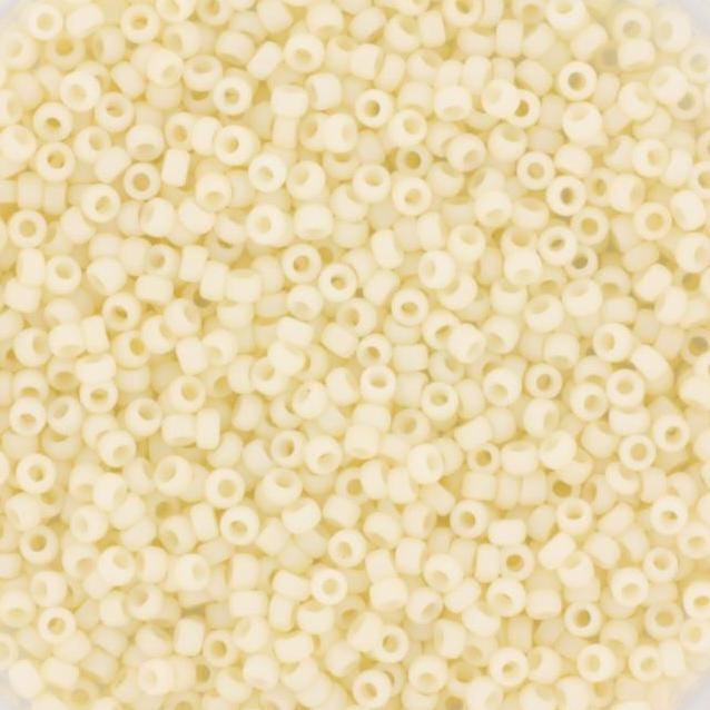 Miyuki seed beads opaque matte cream size 15/0 2021, beads from japan, round rocailles, off white frosted