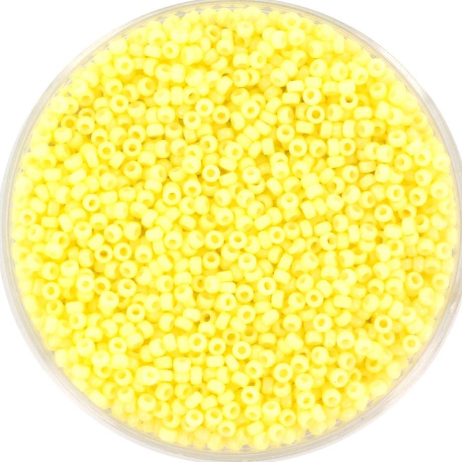 Miyuki seed beads 15/0, duracoat opaque light lemon ice 4451, japanese beads, light yellow rocailles, size 15, color 4451