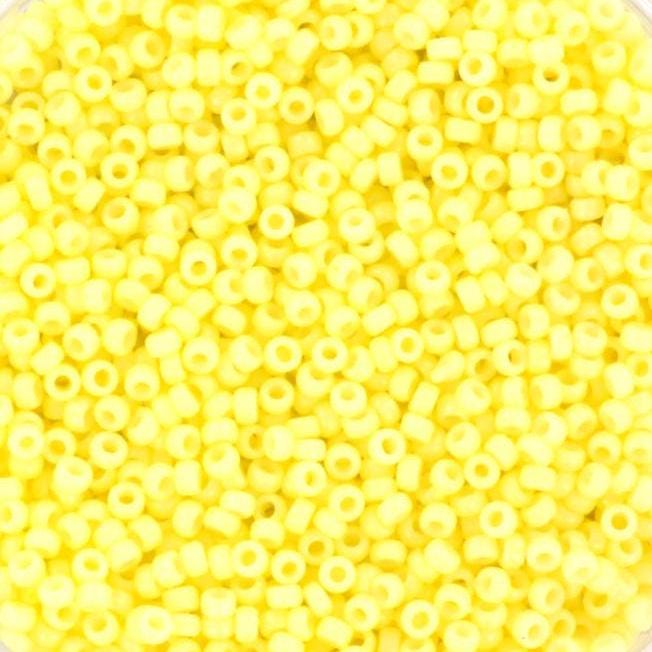 Miyuki seed beads 15/0, duracoat opaque light lemon ice 4451, japanese beads, light yellow rocailles, size 15, color 4451