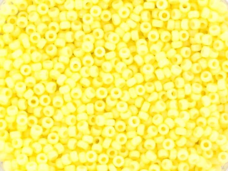 Miyuki seed beads 15/0, duracoat opaque light lemon ice 4451, japanese beads, light yellow rocailles, size 15, color 4451