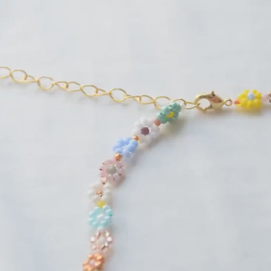 Beaded flower necklace for women, daisy chain, colorful necklace dainty, birthday gift for best friend, Valentines gift for her necklace